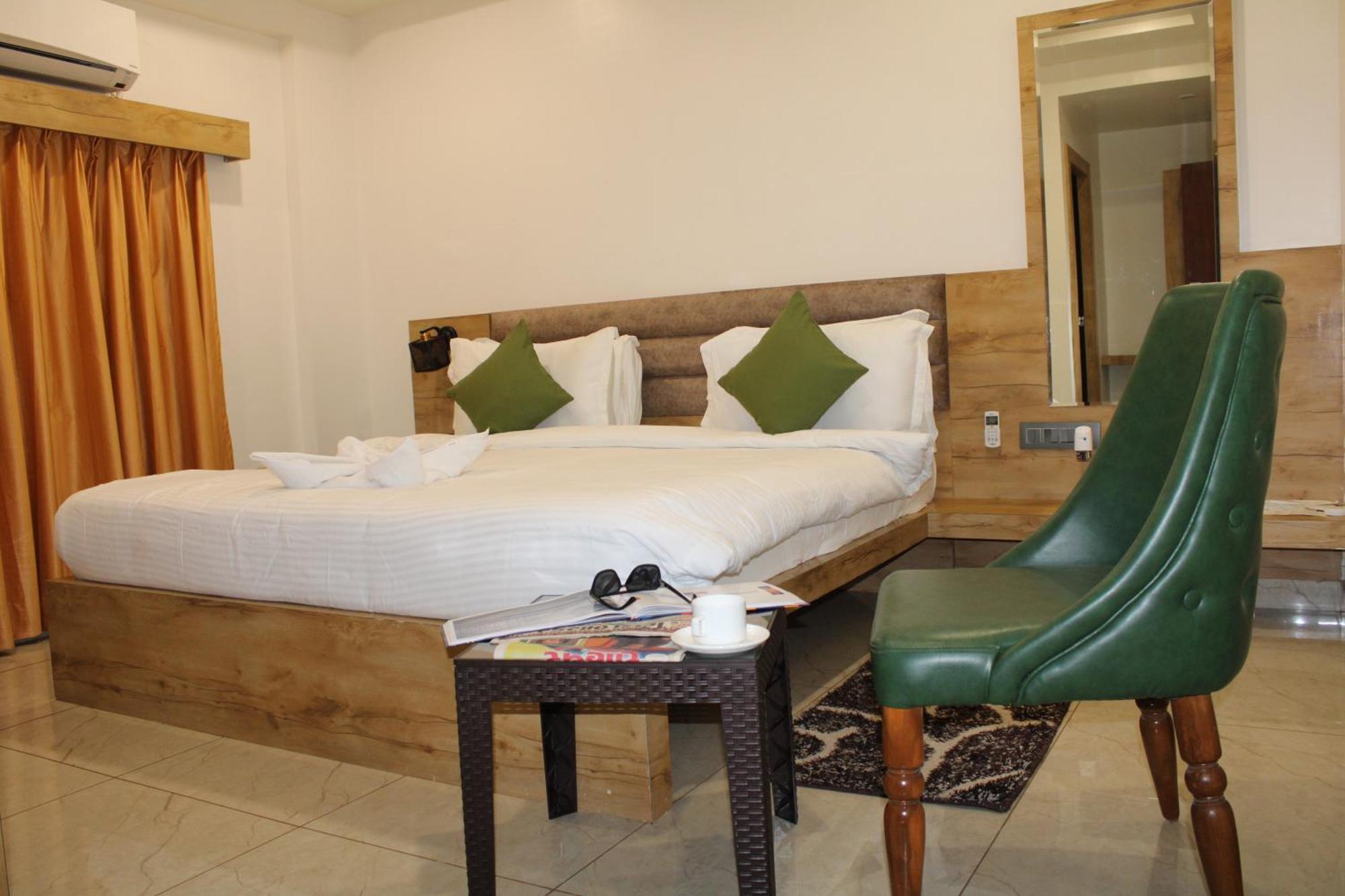 Clarks Collection Somnath Hotel Bagian luar foto