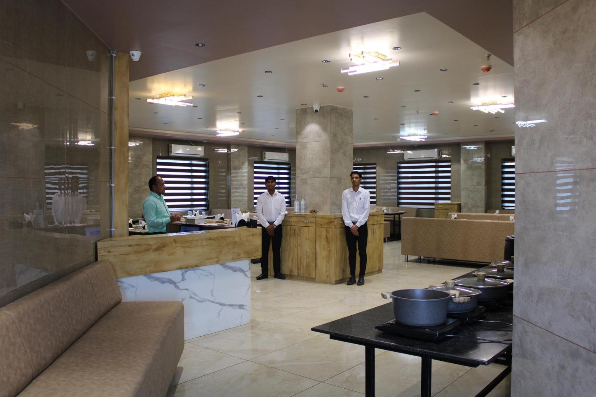 Clarks Collection Somnath Hotel Bagian luar foto