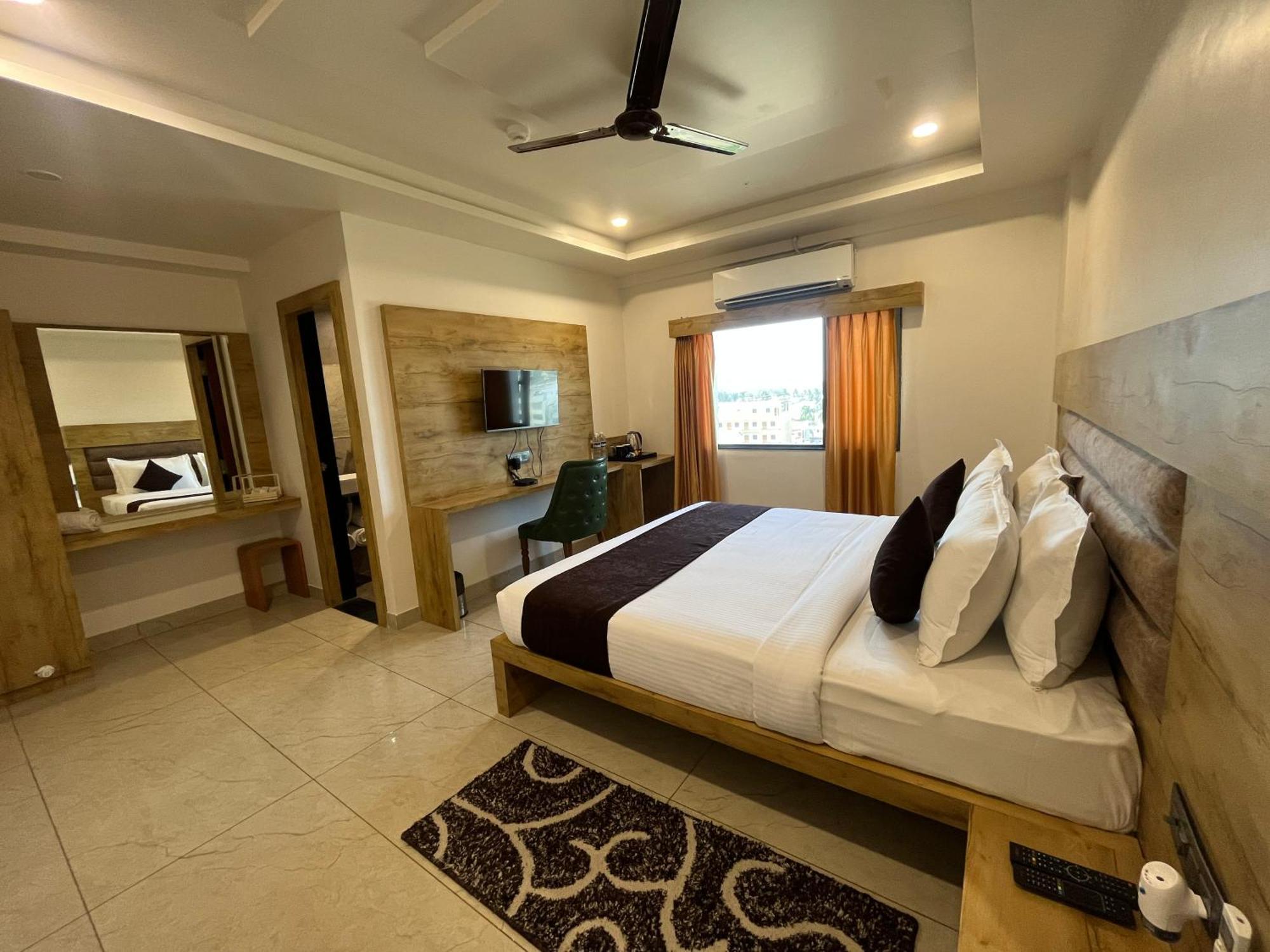 Clarks Collection Somnath Hotel Bagian luar foto